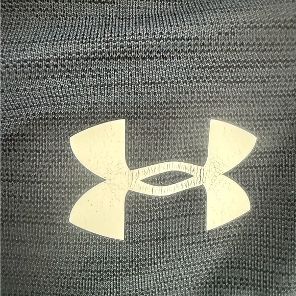 Under Armour Boys Black and Gray T-Shirts, Size Large - Picture 11 of 13